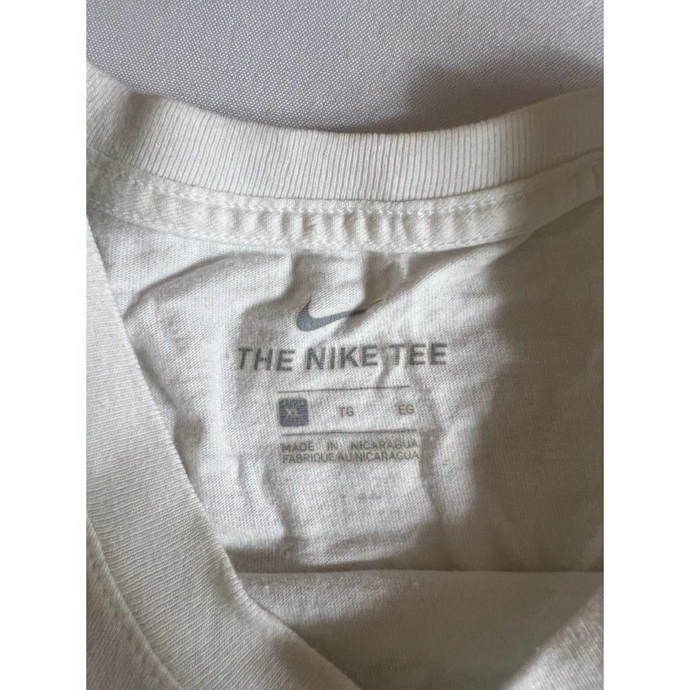 The Nike Tee Men's White T-Shirt - Picture 3 of 5